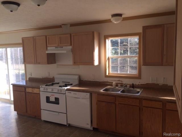 9747 Page Road Marlette, MI 48453 - Photo 2 of 29 262-165773 Kitchen 2.jpg