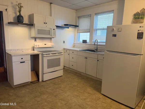 $1,600 | 479 West Street, Albany, NY 12206