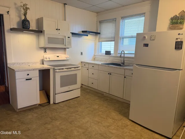 $1,600 | 479 West Street, Albany, NY 12206