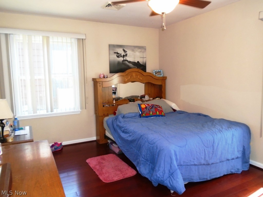 453 Overwood Road Akron, OH 44313 - Photo 20 of 24 Another bedroom offering massive windows flooding in sunlight!