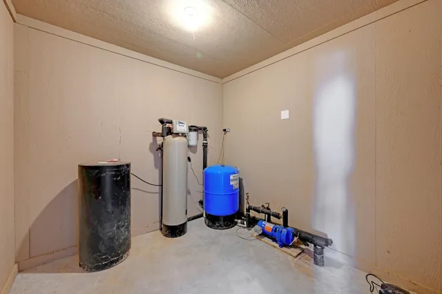 $1,749,900 | 62 County Road 448, Waelder, TX 78959