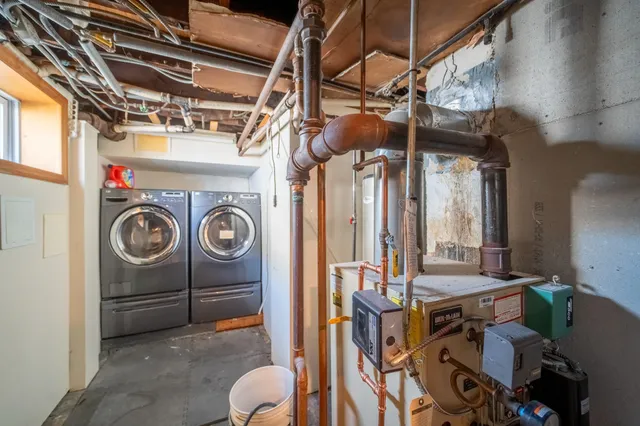 a view of utility room