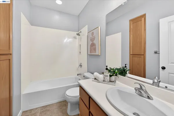 $674,000 | 161 North L Street, Unit 115, Livermore, CA 94550