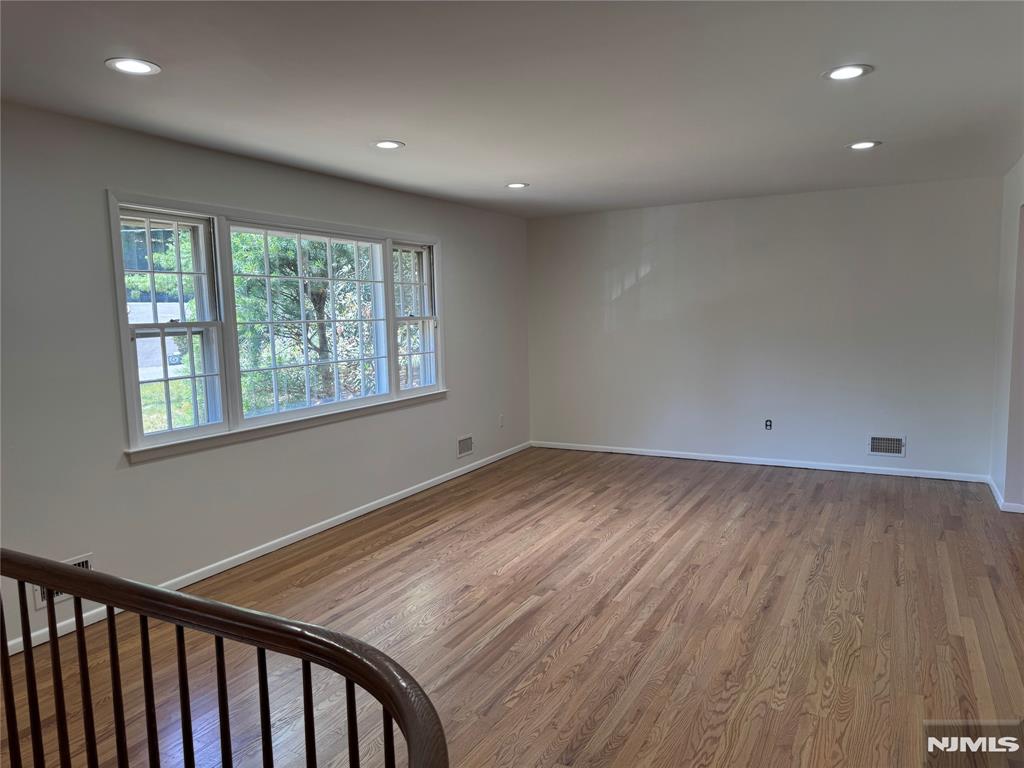 76 Cider Mill Road Hawthorne, NJ 07506 - Photo 2 of 27