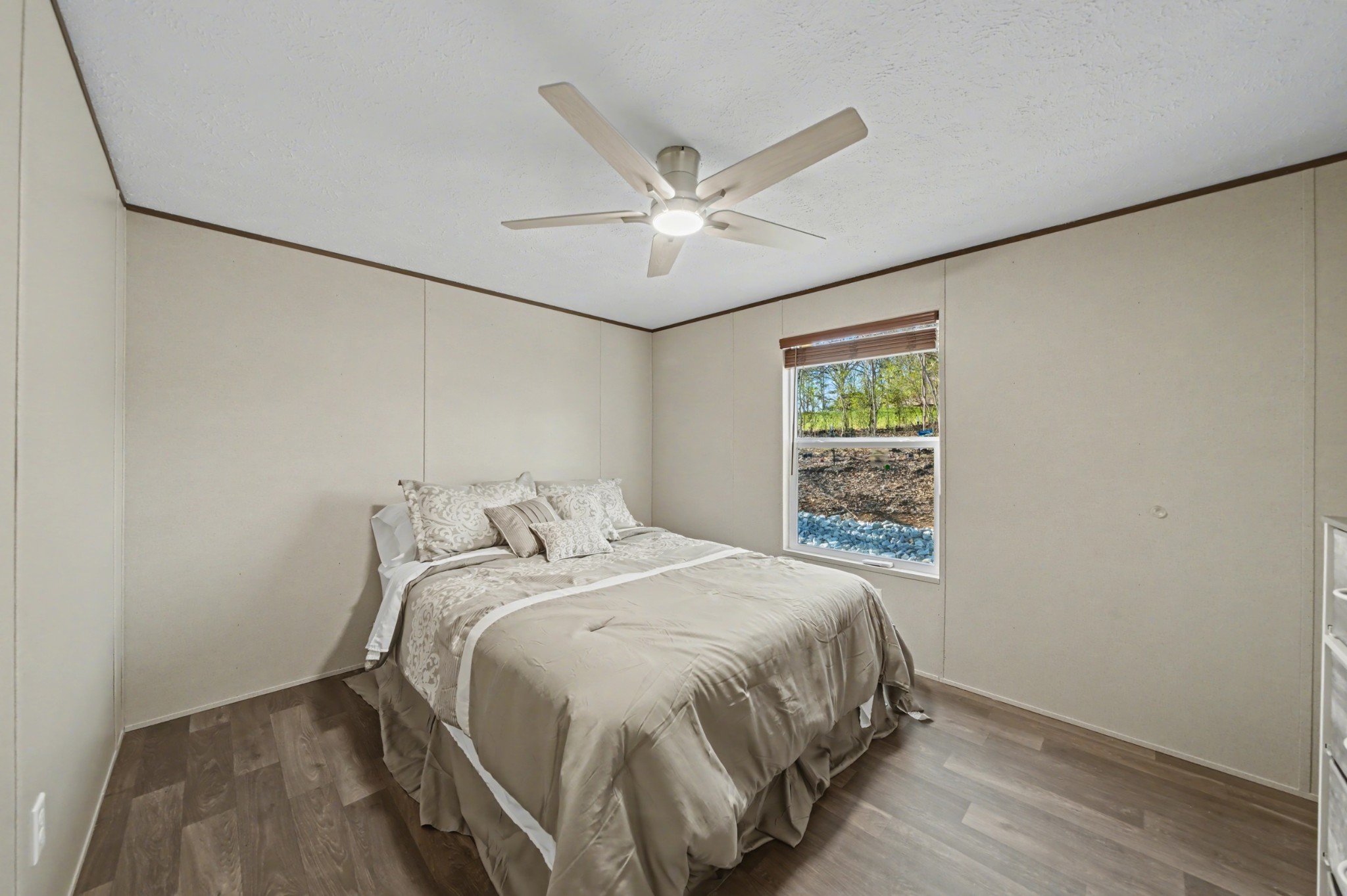 116 Lee Lane Big Rock, TN 37023 - Photo 26 of 34 a bedroom with a bed and a window