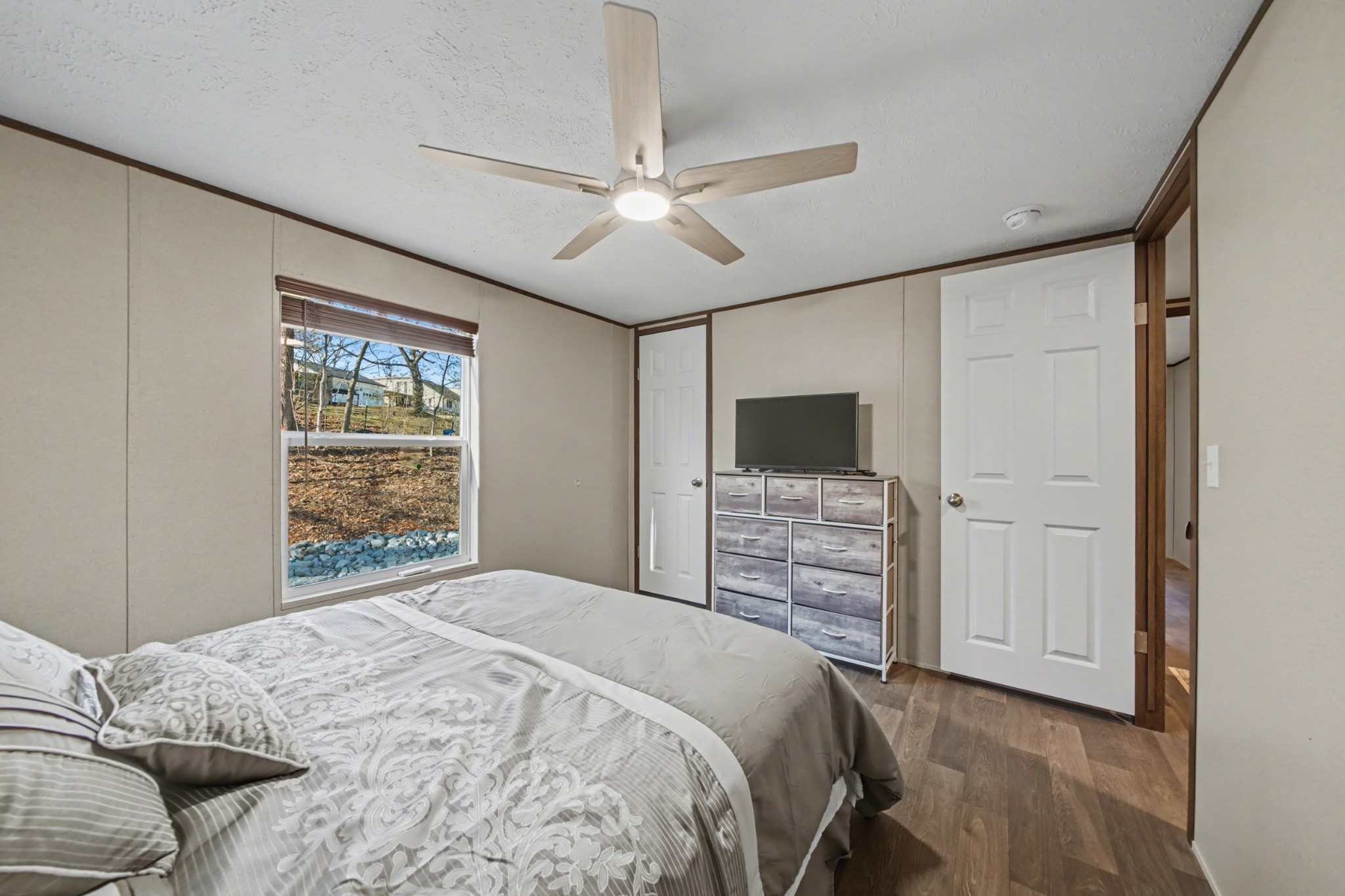 116 Lee Lane Big Rock, TN 37023 - Photo 27 of 34 a bedroom with a bed and a window