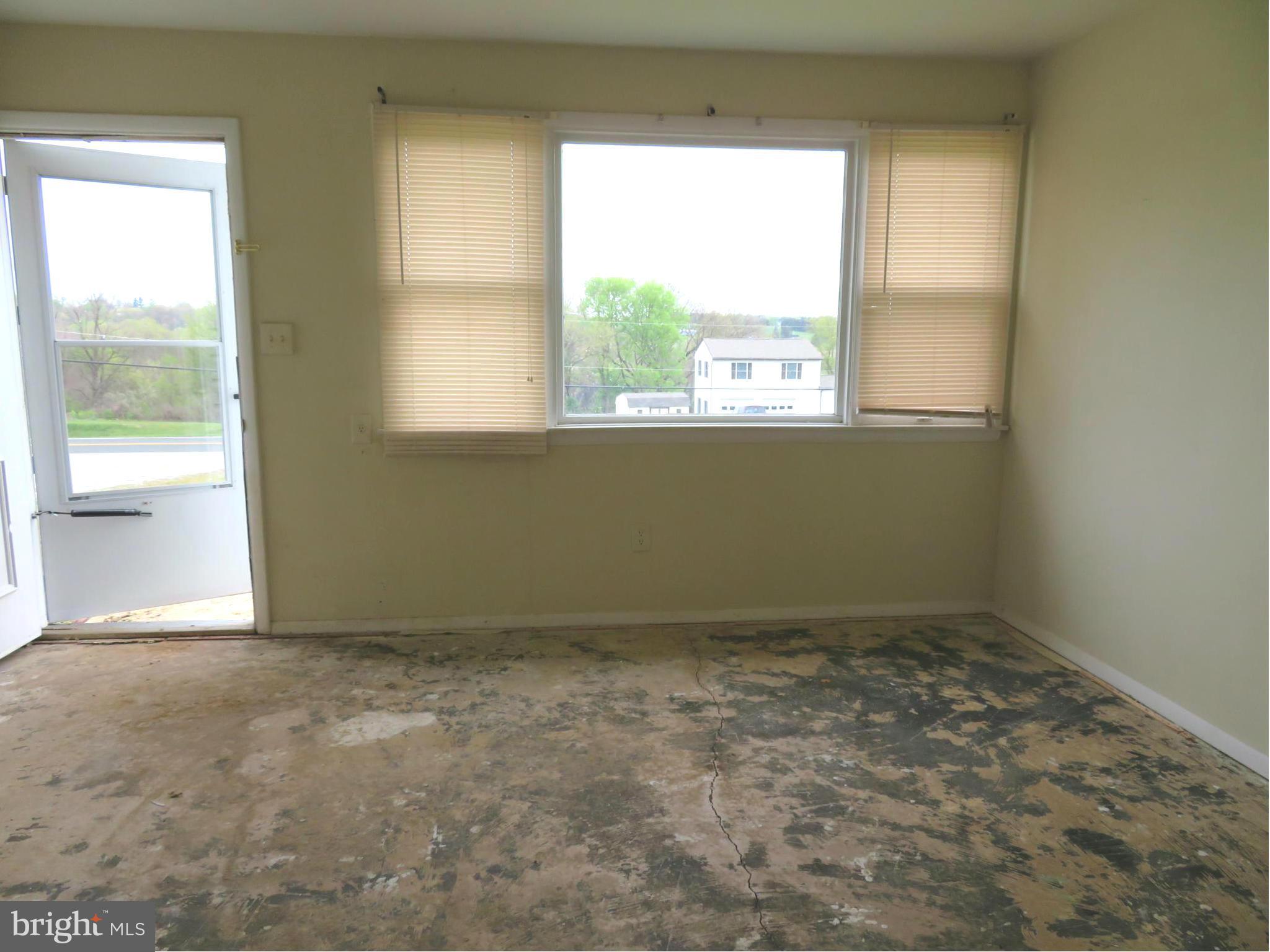 1509 Nicodemus Road New Windsor, MD 21776 - Photo 2 of 18 Living Room