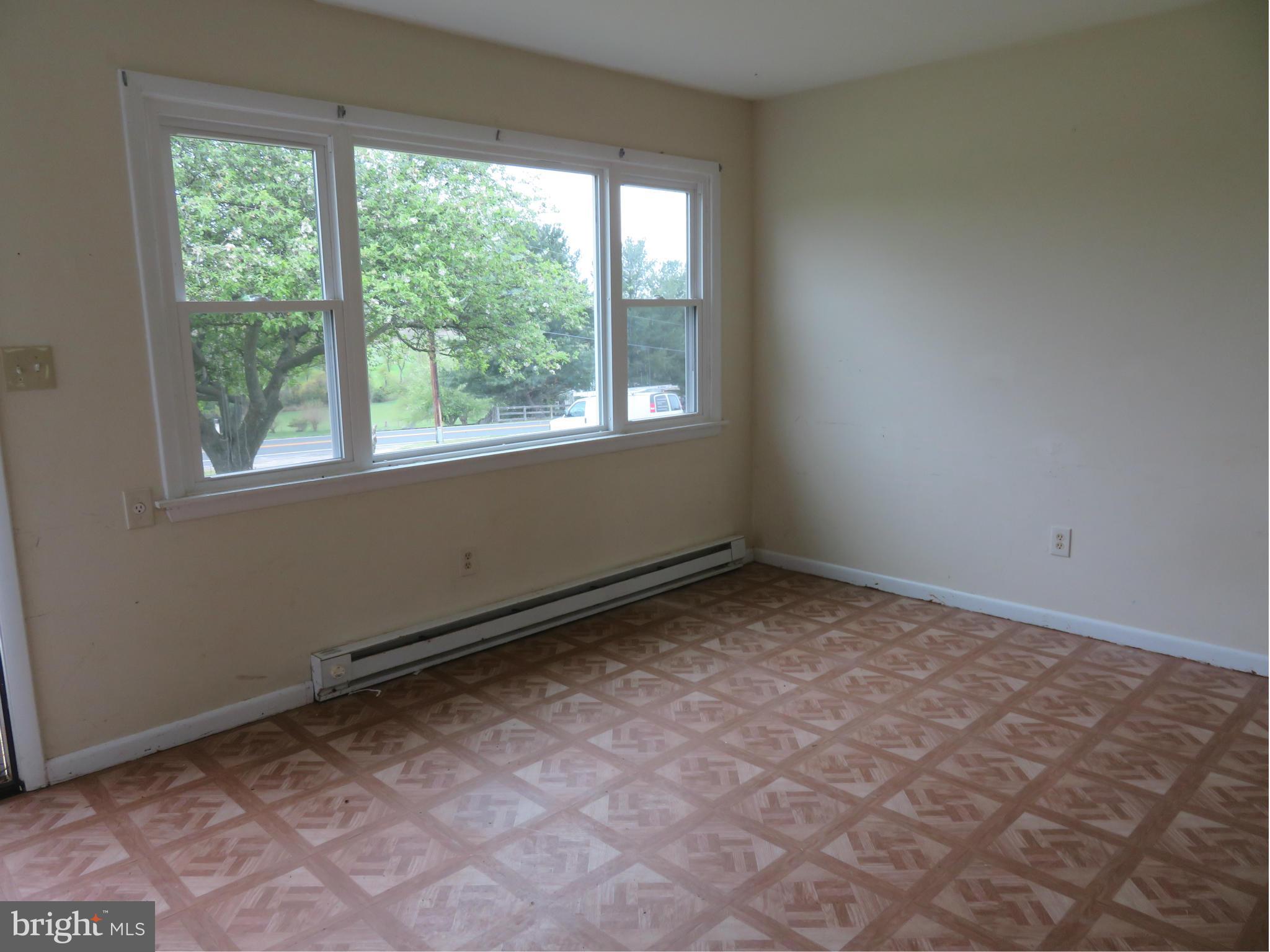 1509 Nicodemus Road New Windsor, MD 21776 - Photo 11 of 18 Living Room