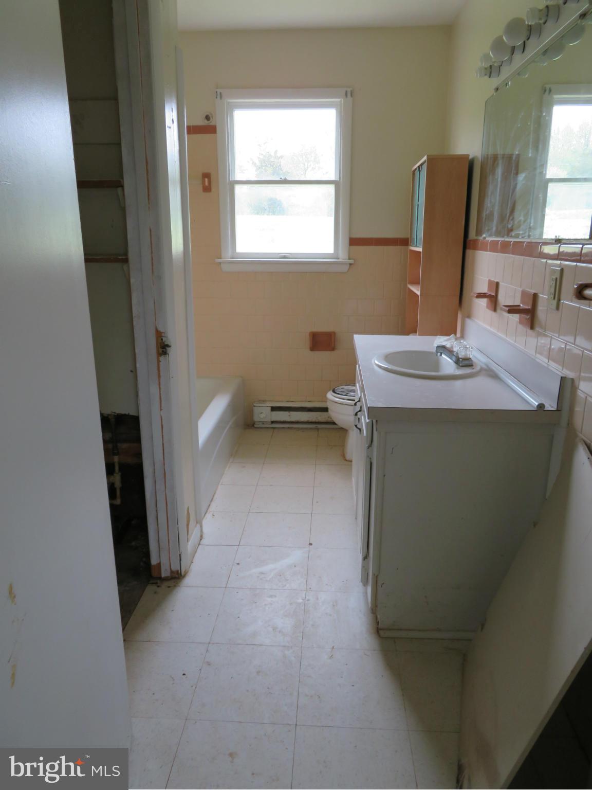1509 Nicodemus Road New Windsor, MD 21776 - Photo 15 of 18 Bath