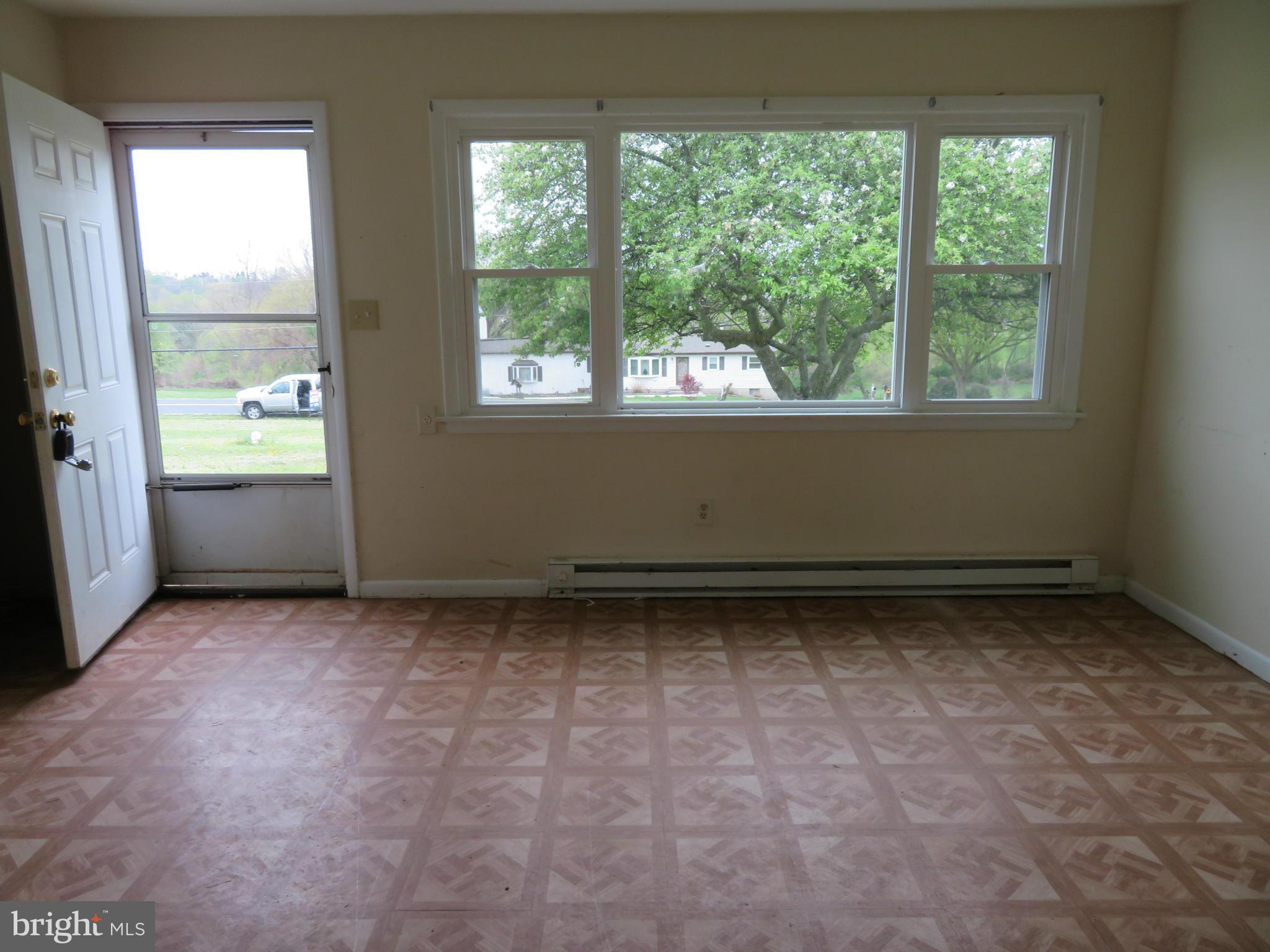 1509 Nicodemus Road New Windsor, MD 21776 - Photo 10 of 18 Living Room