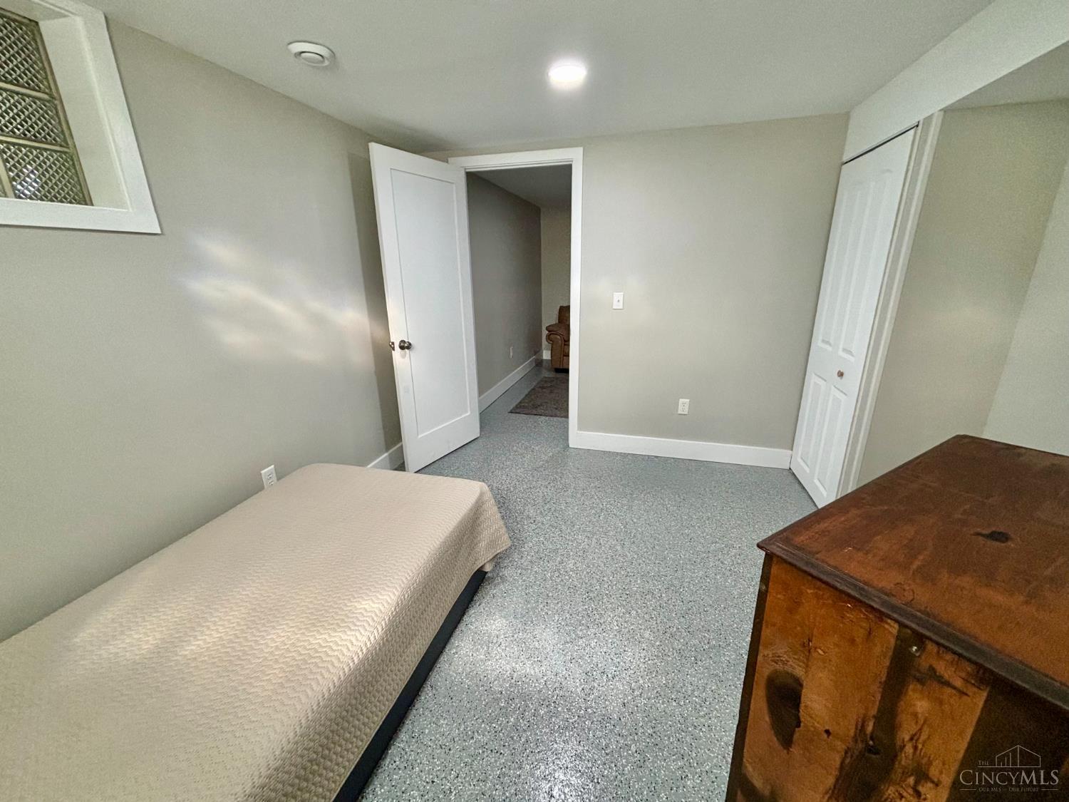 5891 Snyder Road Cincinnati, OH 45247 - Photo 28 of 38 Gallery Image 28