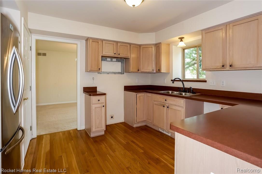 44892 Hanford Road Canton, MI 48187 - Photo 8 of 32 011-Kitchen-4571006-medium.jpg