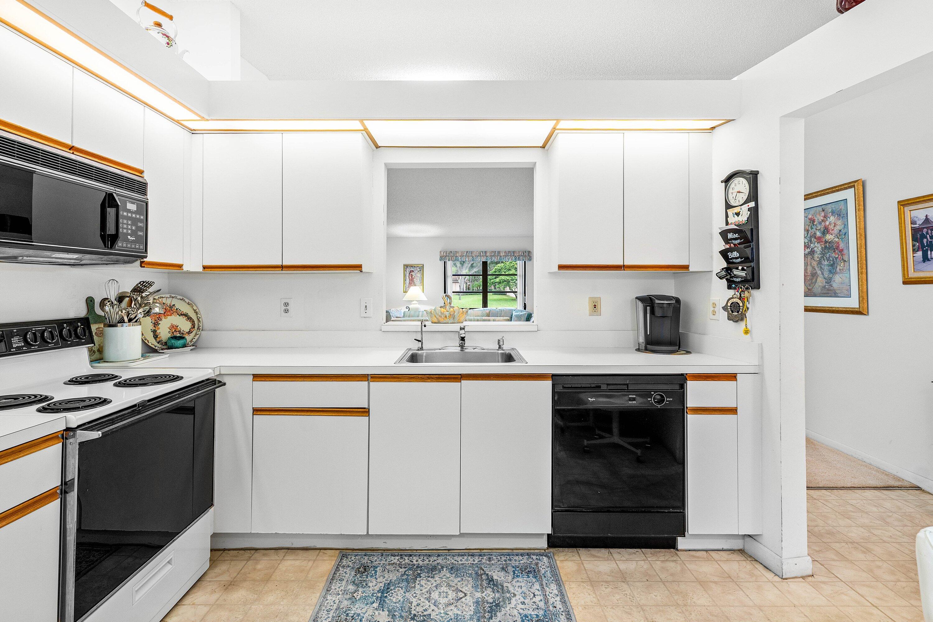 8282 Springlake Drive Boca Raton, FL 33496 - Photo 6 of 40 Kitchen