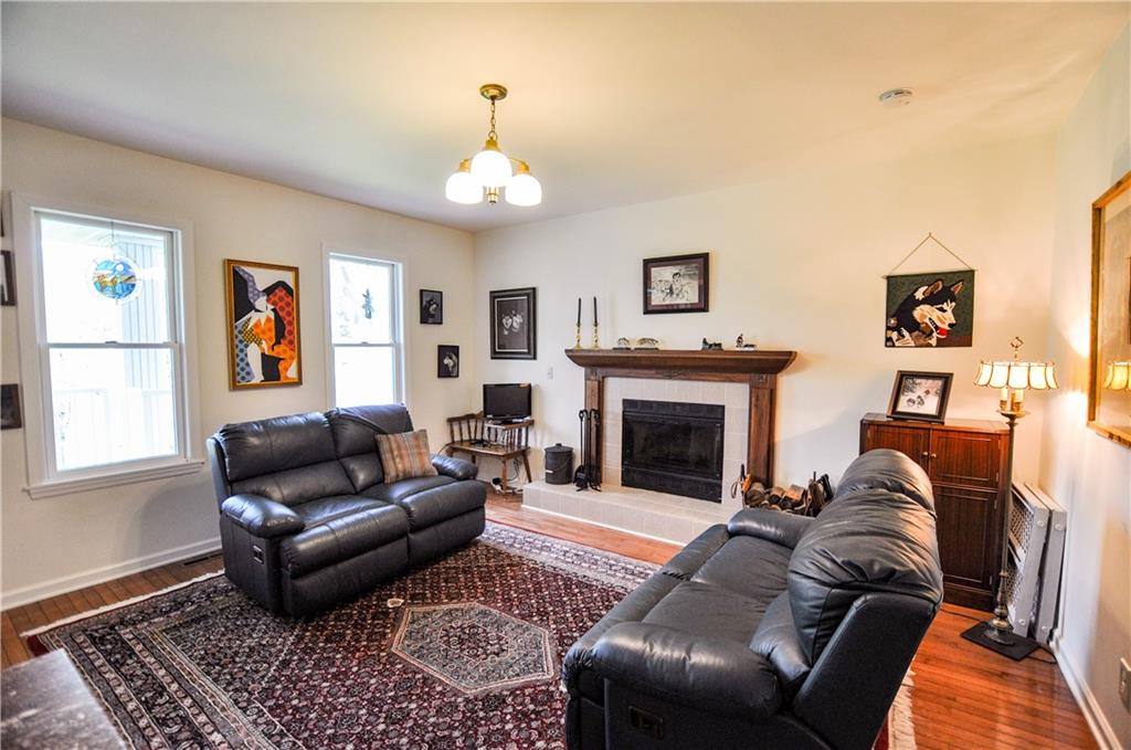 421 Crisswell Road Butler, PA 16002 - Photo 4 of 23