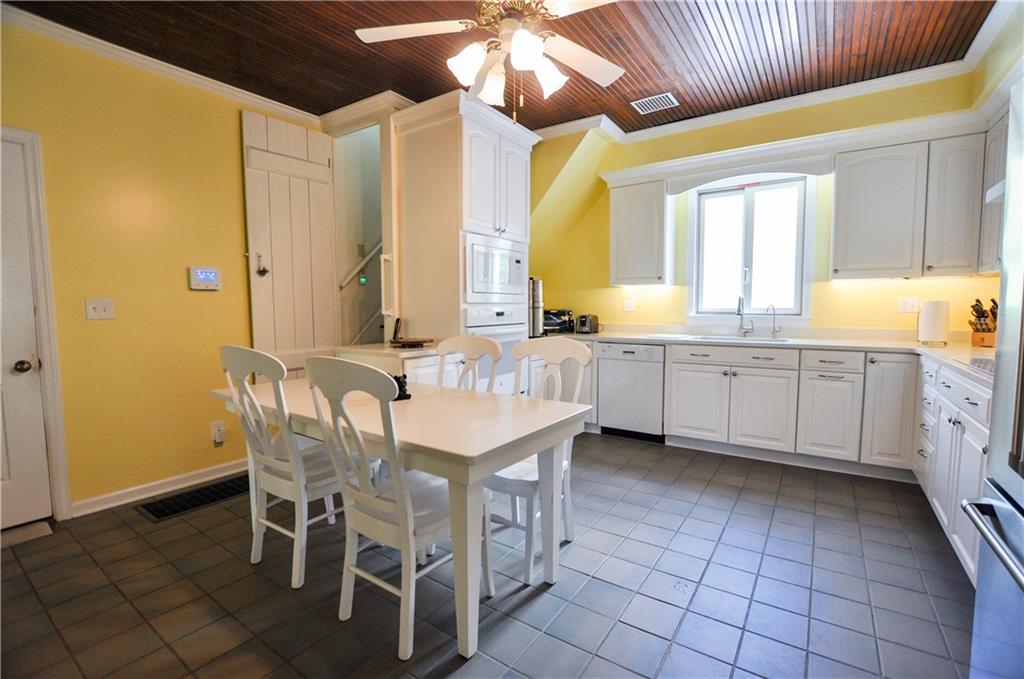 421 Crisswell Road Butler, PA 16002 - Photo 7 of 23