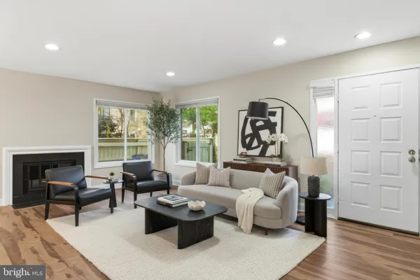 $2,700 | 20 Lea Pond Court, Montgomery Village, MD 20886