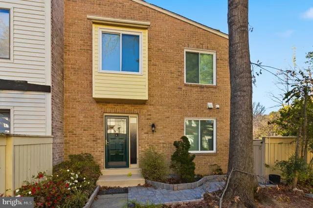 $2,800 | 20 Lea Pond Court, Montgomery Village, MD 20886