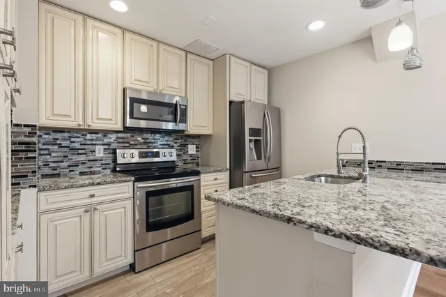 $2,800 | 20 Lea Pond Court, Montgomery Village, MD 20886