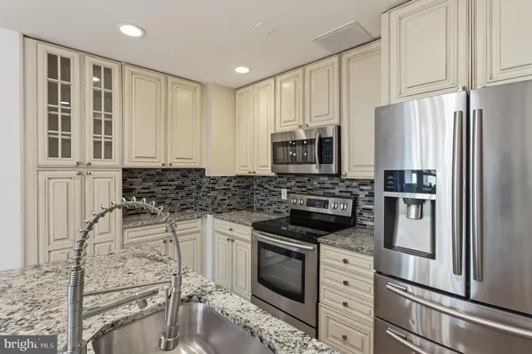 $2,700 | 20 Lea Pond Court, Montgomery Village, MD 20886