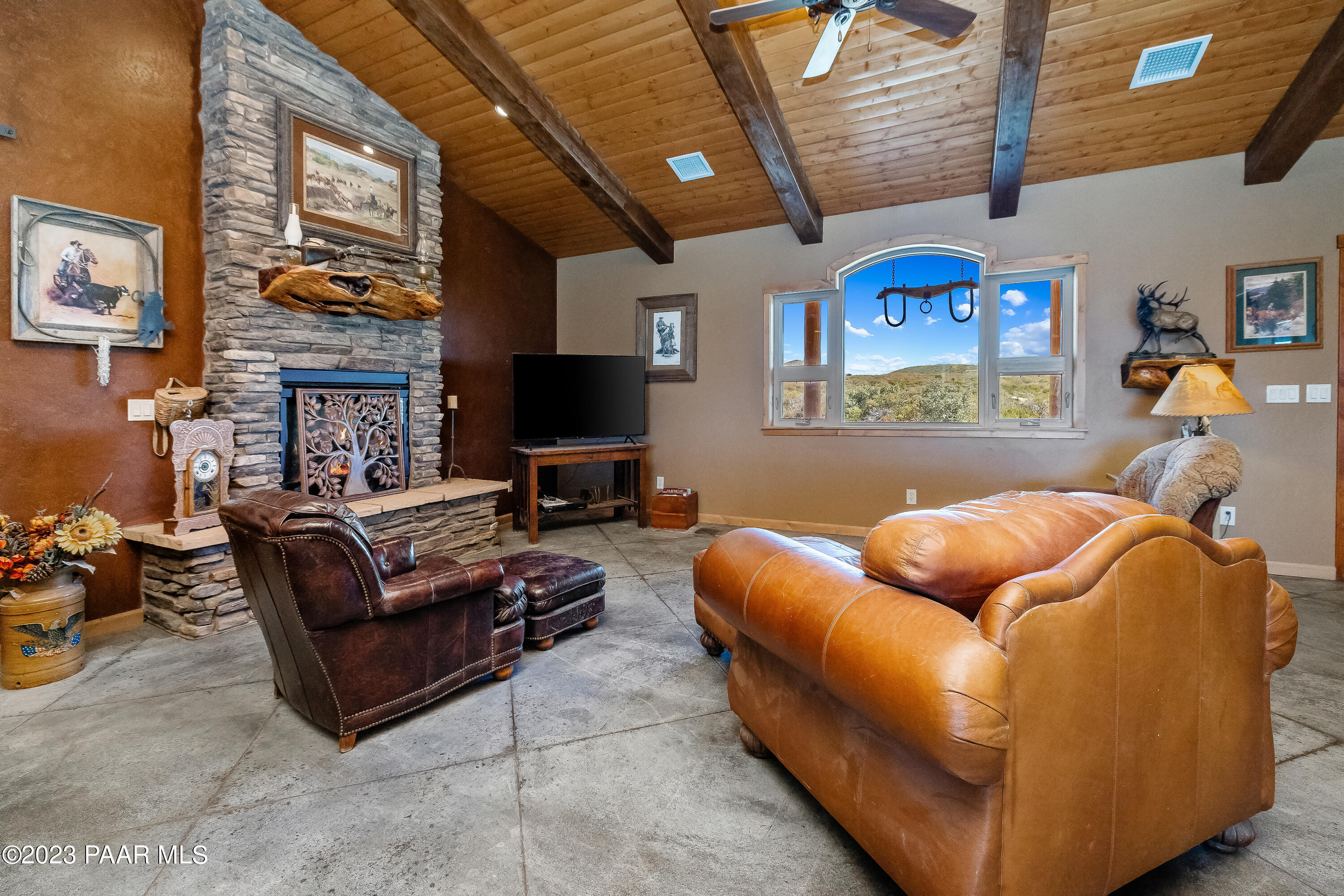1300 North Shalom Rnch Road Dewey, AZ 86327 - Photo 3 of 36 003_Living Room