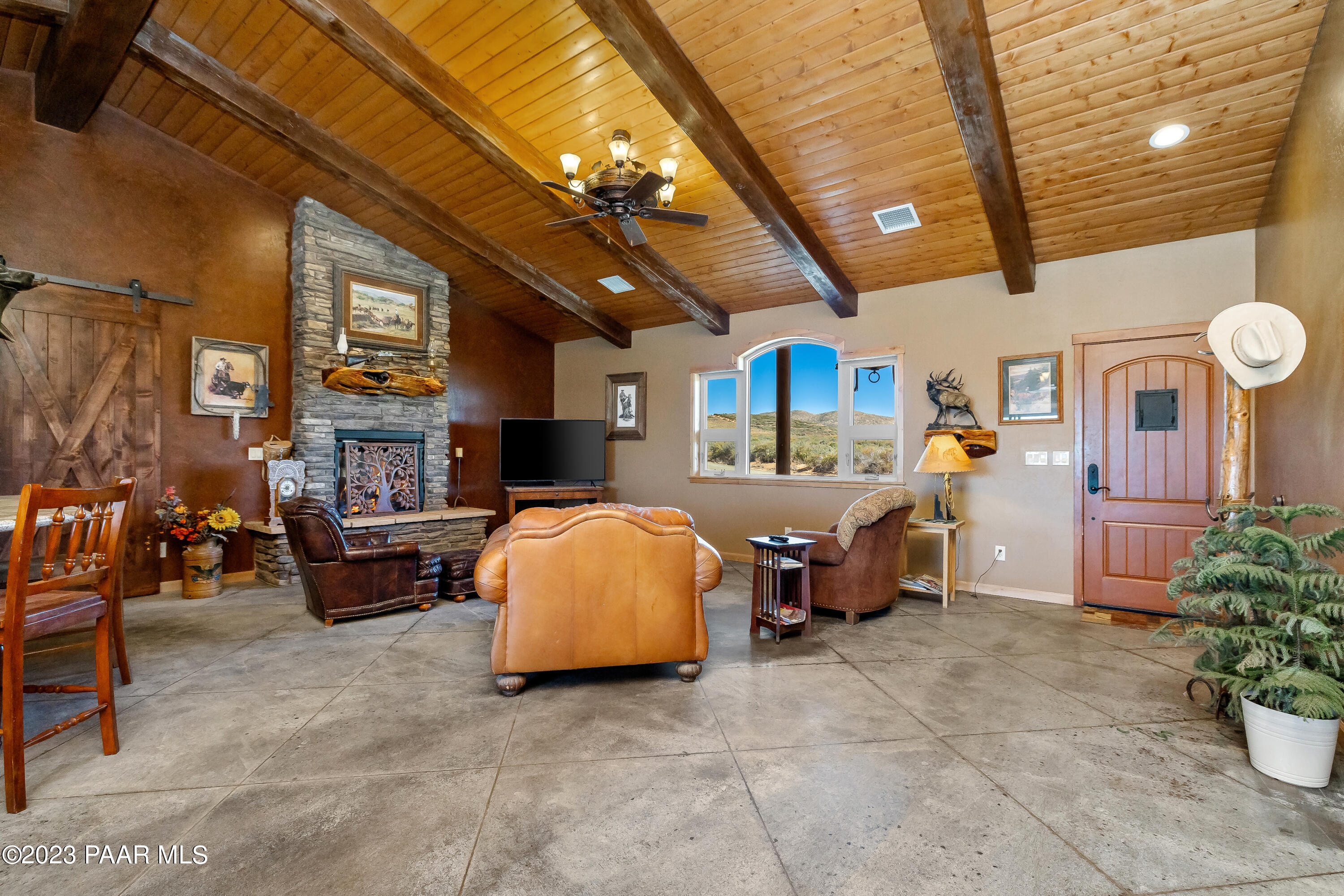 1300 North Shalom Rnch Road Dewey, AZ 86327 - Photo 5 of 36 005_Living Room