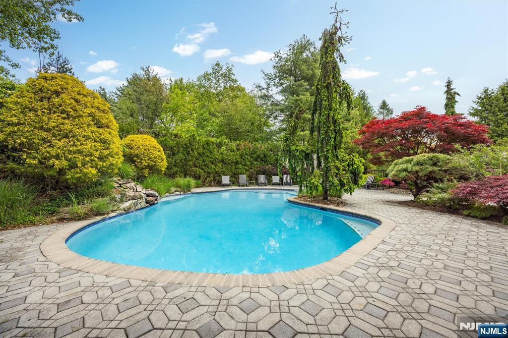 4 Hunter Ridge Woodcliff Lake, NJ 07677 - Photo 2 of 24