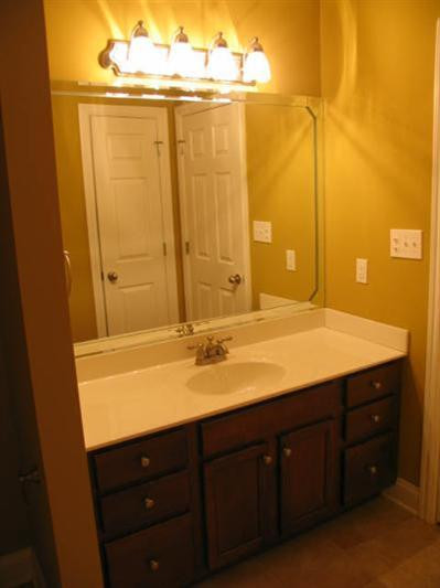 520 Raven Road Versailles, KY 40383 - Photo 15 of 16 Bathroom located between 2nd and 3rd bed