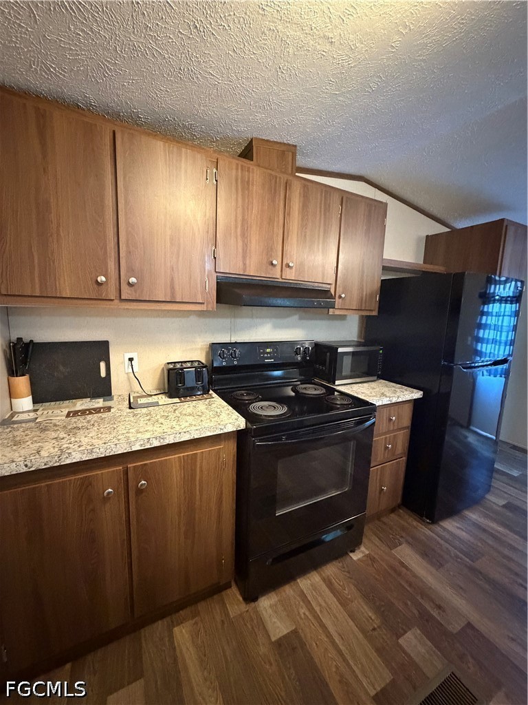 631 Stanton Street Clewiston, FL 33440 - Photo 6 of 24 a kitchen with a stove and a sink