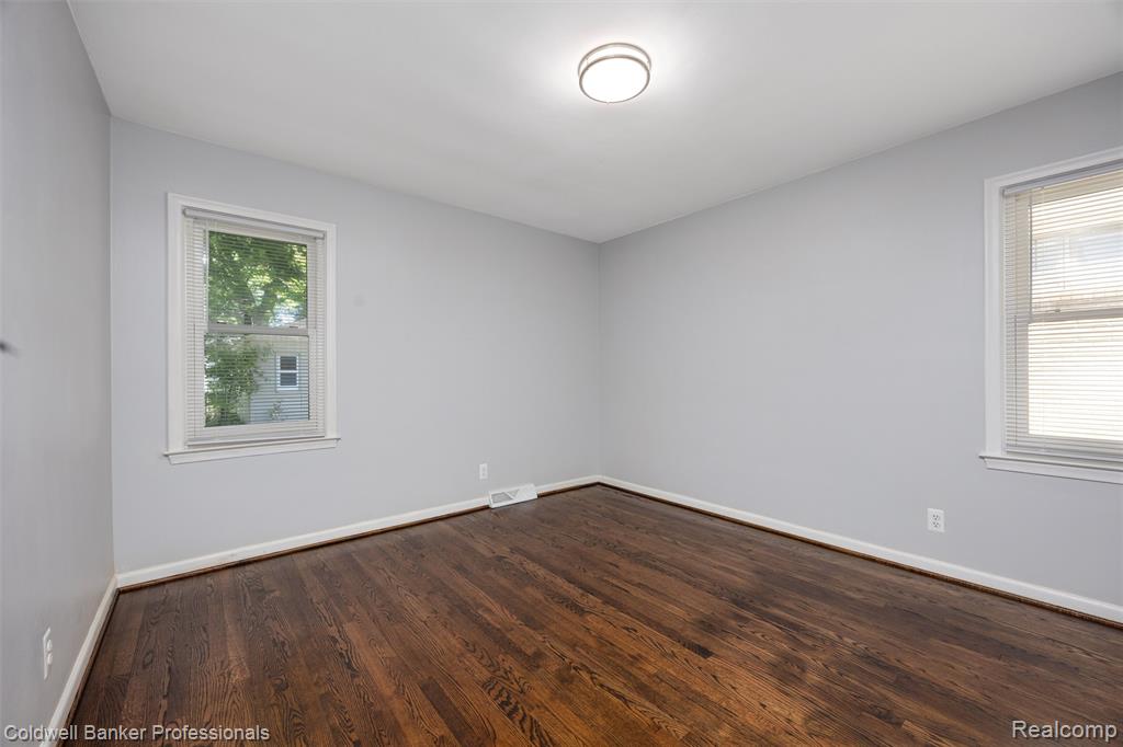 2050 Ridgemont Road Grosse Pointe Woods, MI 48236 - Photo 11 of 22