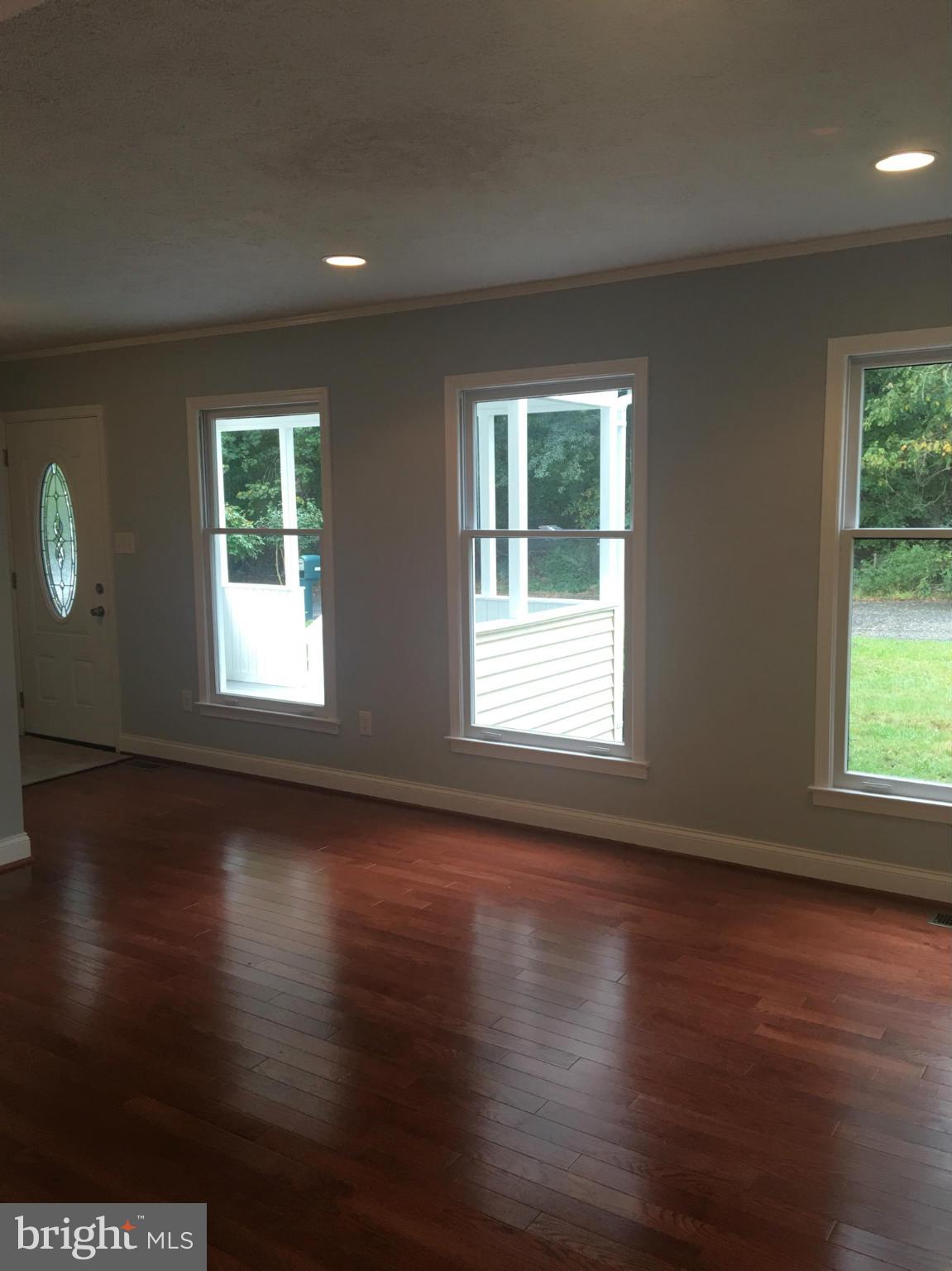 8712 Chestnut Ridge Drive Laurel, MD 20707 - Photo 3 of 29 Living Room