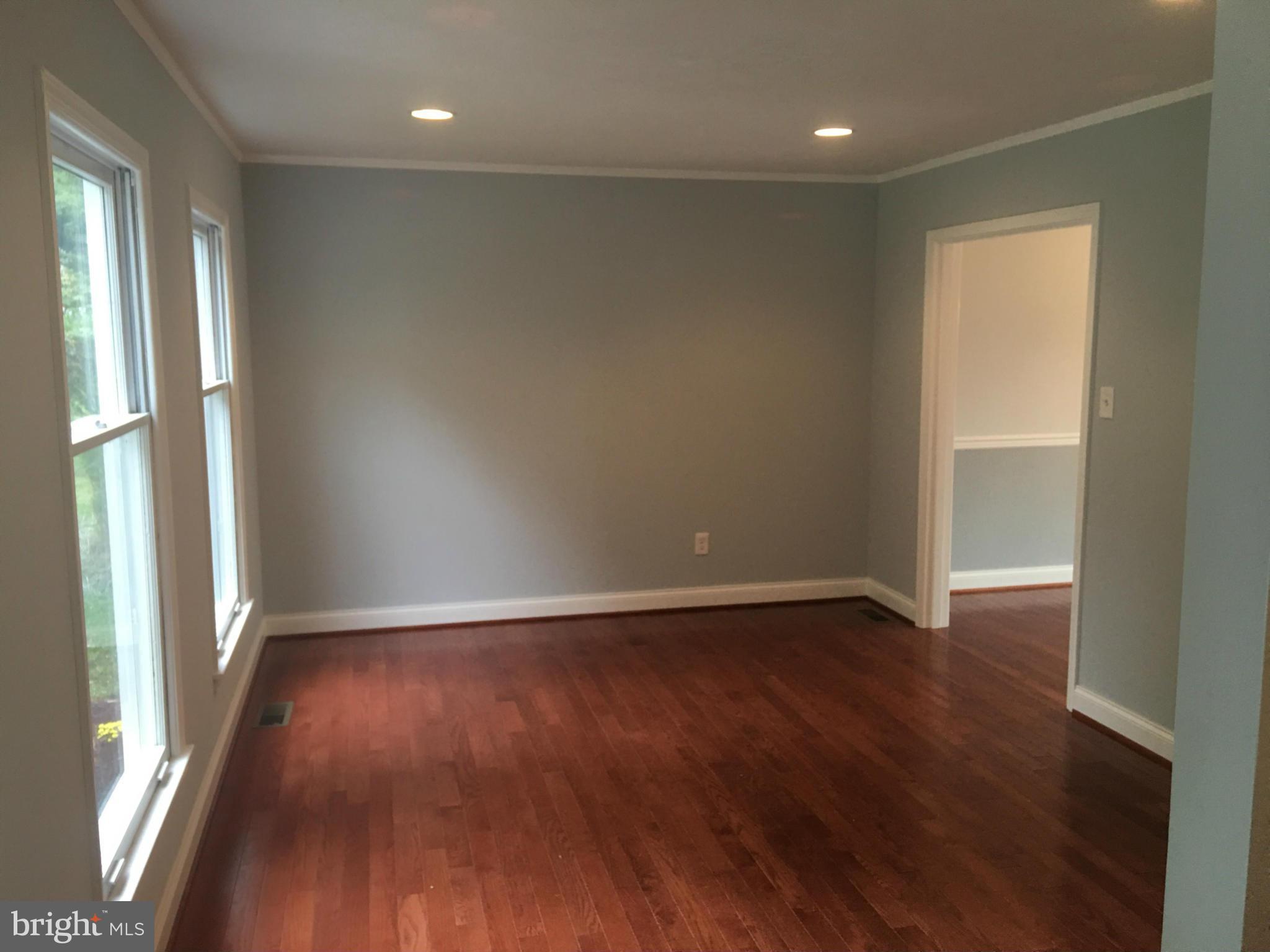 8712 Chestnut Ridge Drive Laurel, MD 20707 - Photo 4 of 29 Living Room