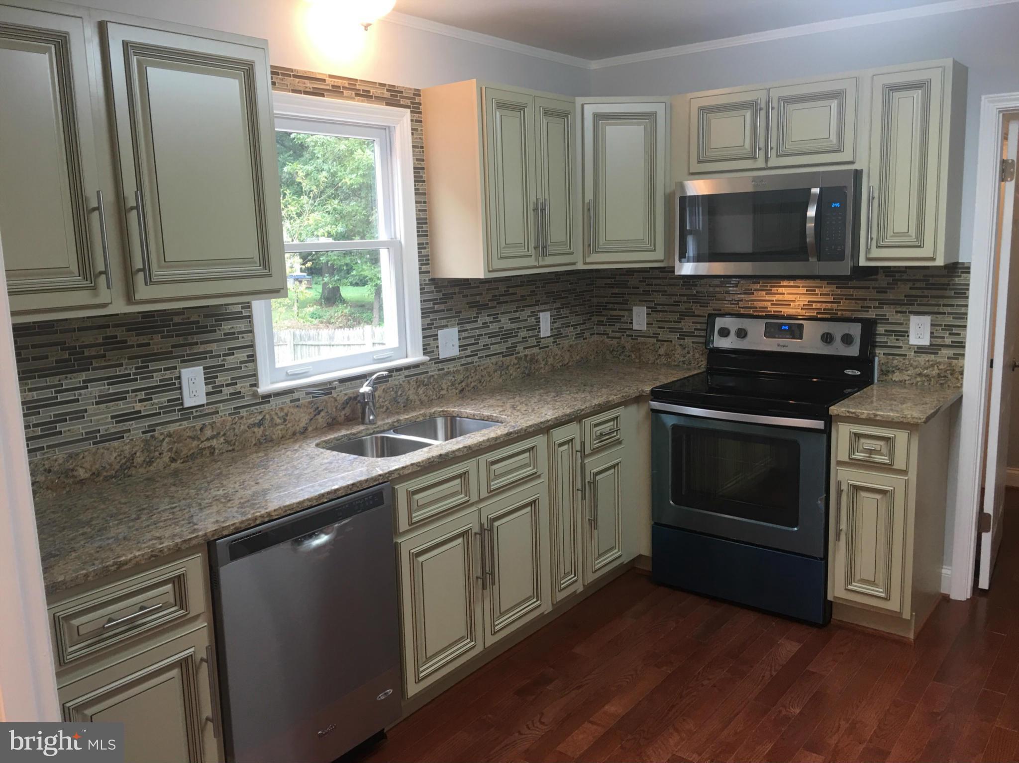 8712 Chestnut Ridge Drive Laurel, MD 20707 - Photo 9 of 29 Kitchen
