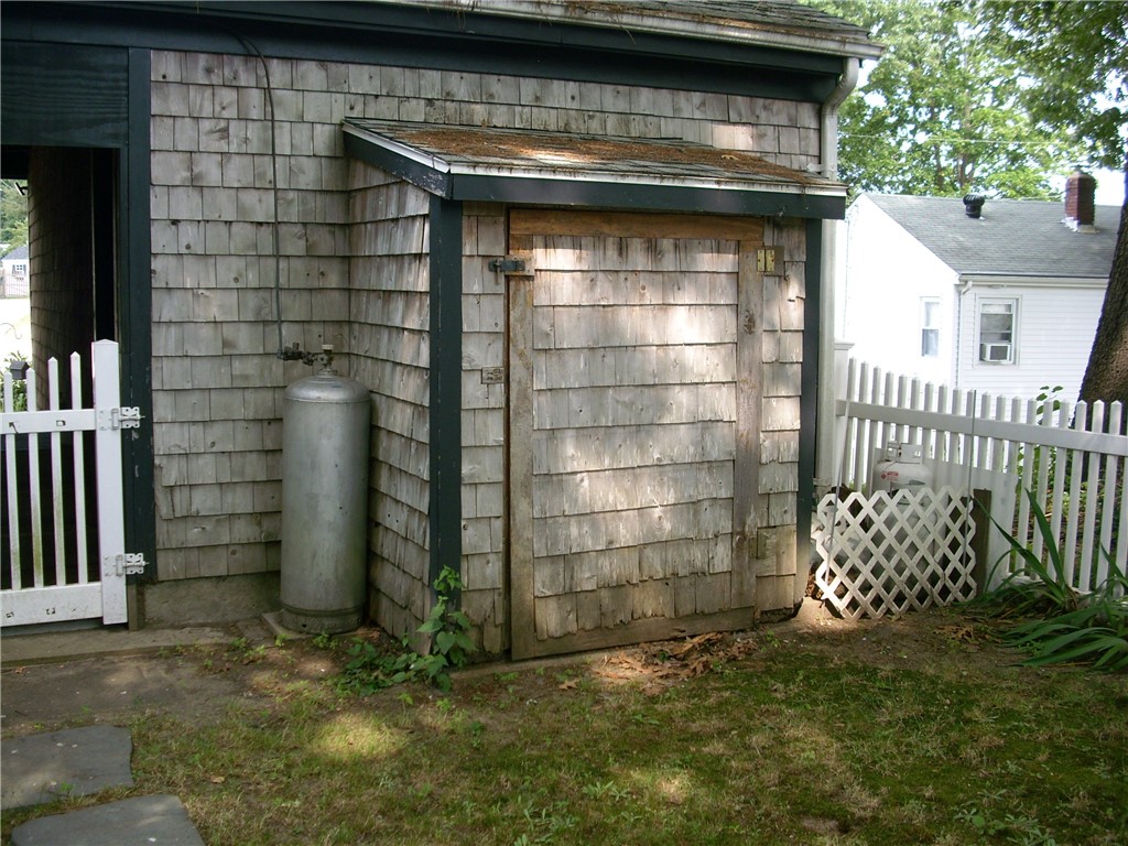 28 Myrna Road Warwick, RI 02818 - Photo 17 of 18