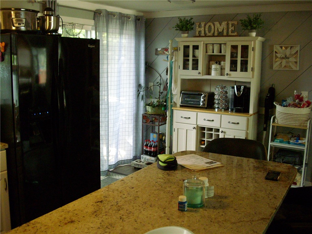 28 Myrna Road Warwick, RI 02818 - Photo 4 of 18