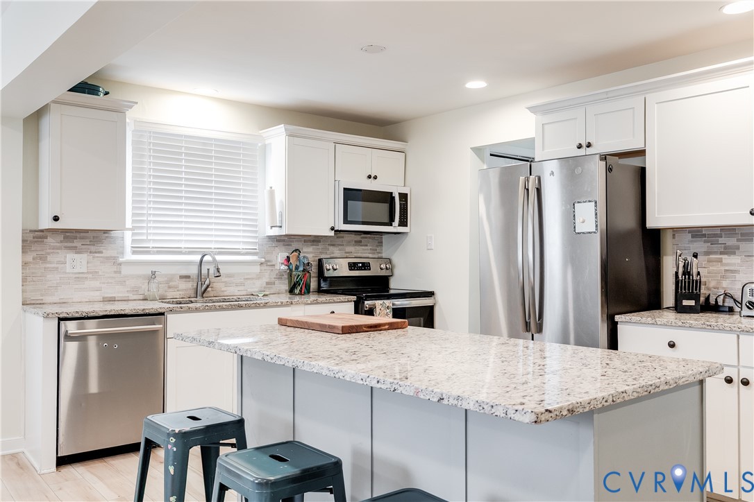 2301 Dickens Road Richmond, VA 23230 - Photo 7 of 32