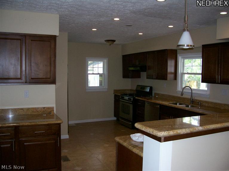 2937 Coleridge Road Cleveland, OH 44118 - Photo 2 of 24