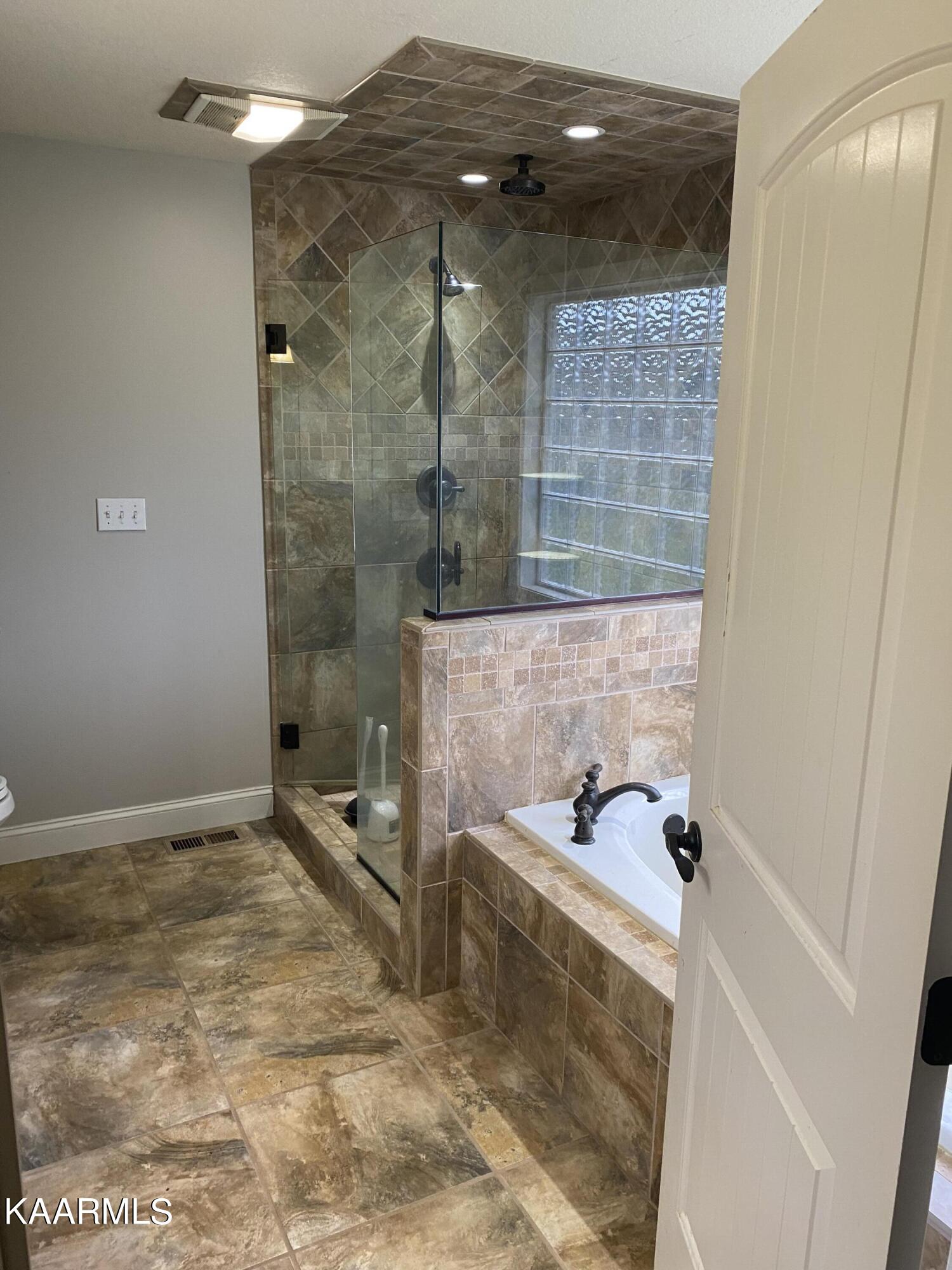 411 Temple Road Maryville, TN 37804 - Photo 8 of 11 IMG_0405
