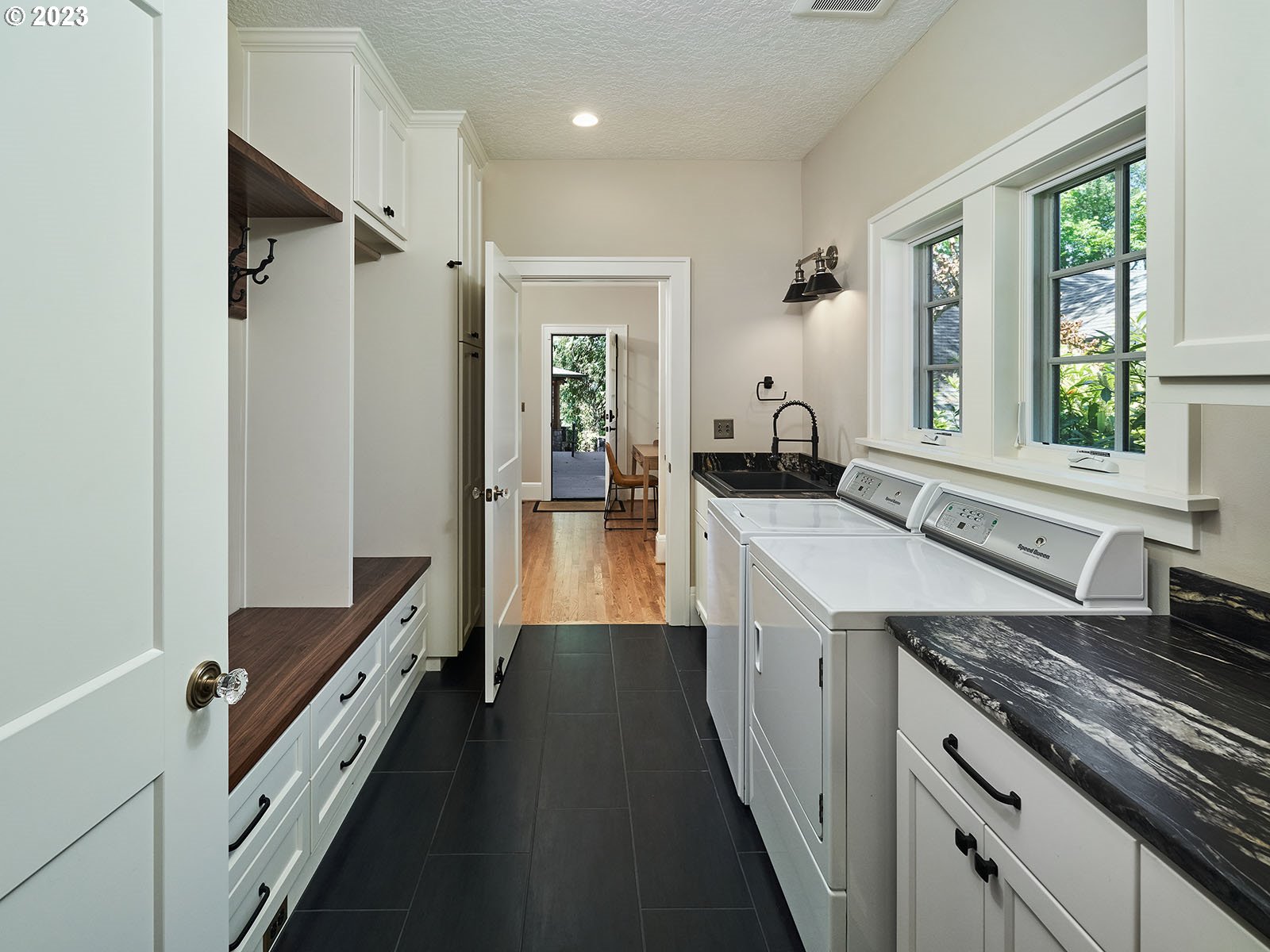 2719 Southwest Talbot Road Portland, OR 97201 - Photo 14 of 47 Gallery Image 14