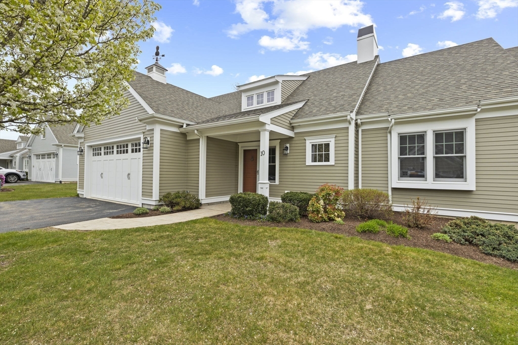 10 Mariner's Drive, Unit 10 Marshfield, MA 02050 - Photo 25 of 25 a front view of a house with garden