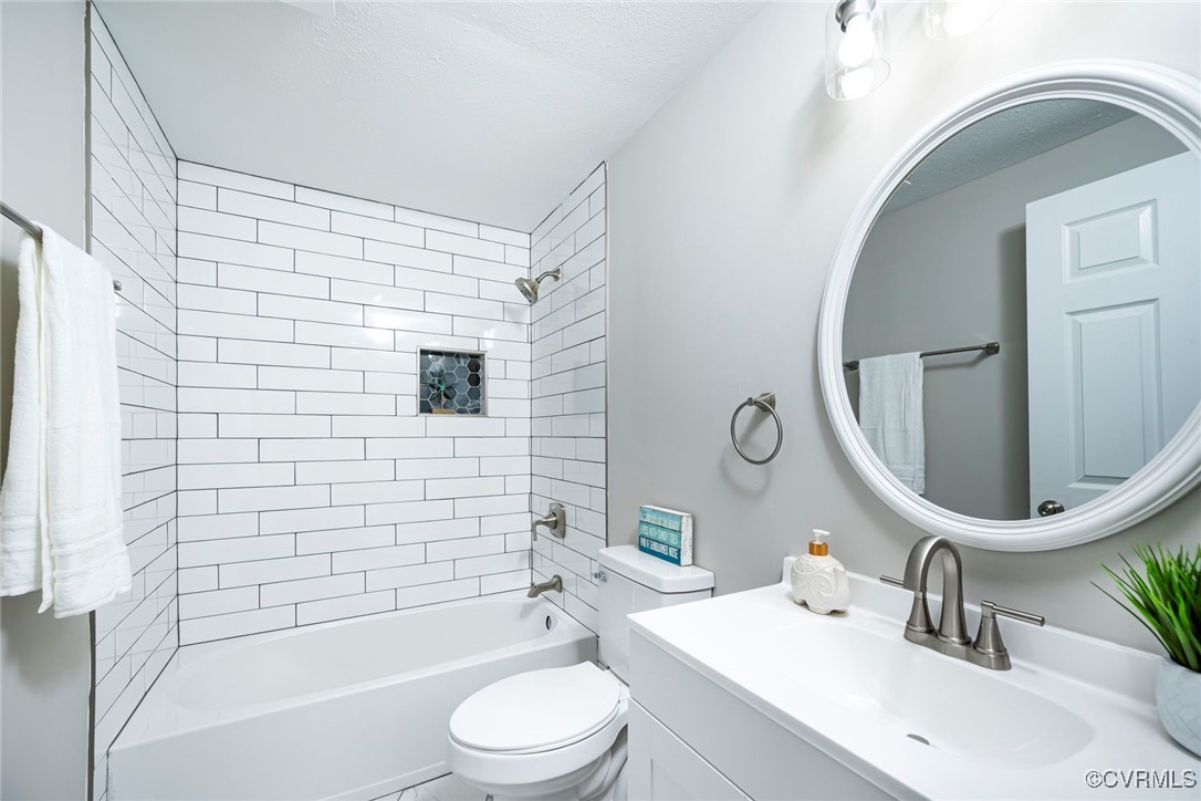 2821 Remington Road Henrico, VA 23231 - Photo 14 of 24 a bathroom with a toilet a sink a mirror and bathtub