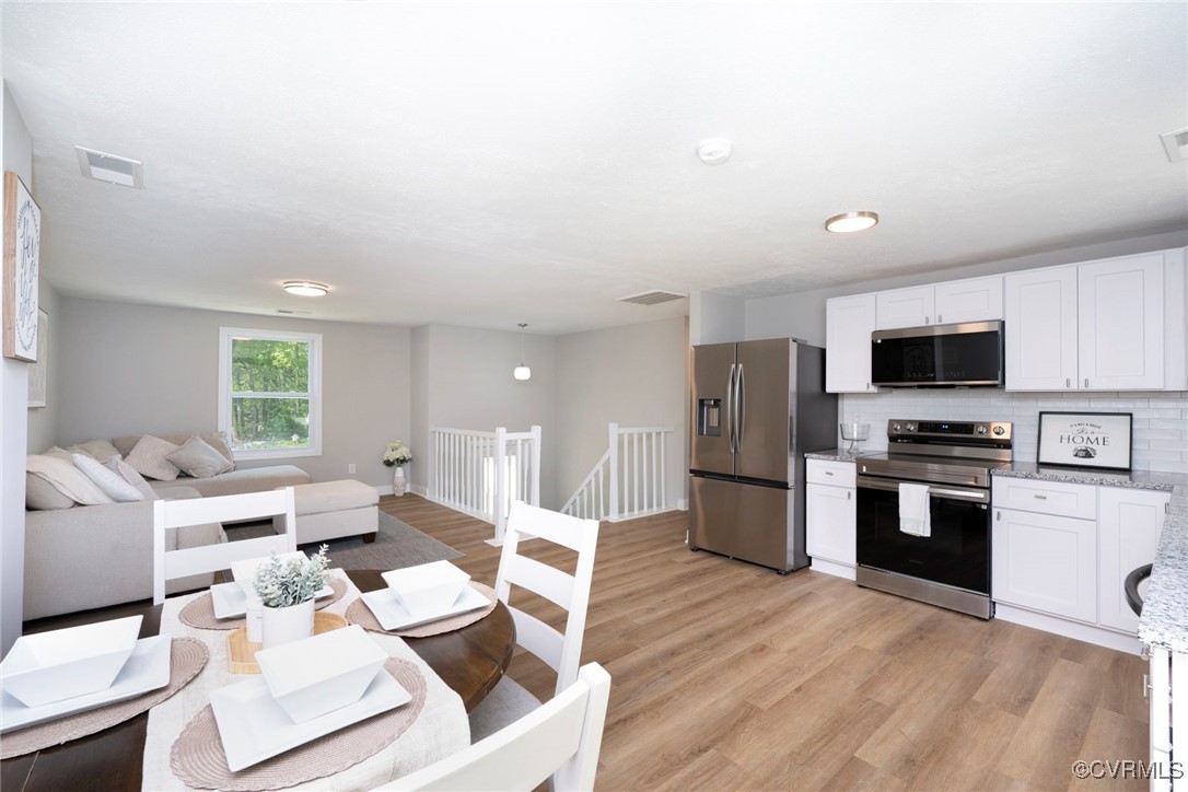 2821 Remington Road Henrico, VA 23231 - Photo 6 of 24 a living room with stainless steel appliances furniture and a kitchen view