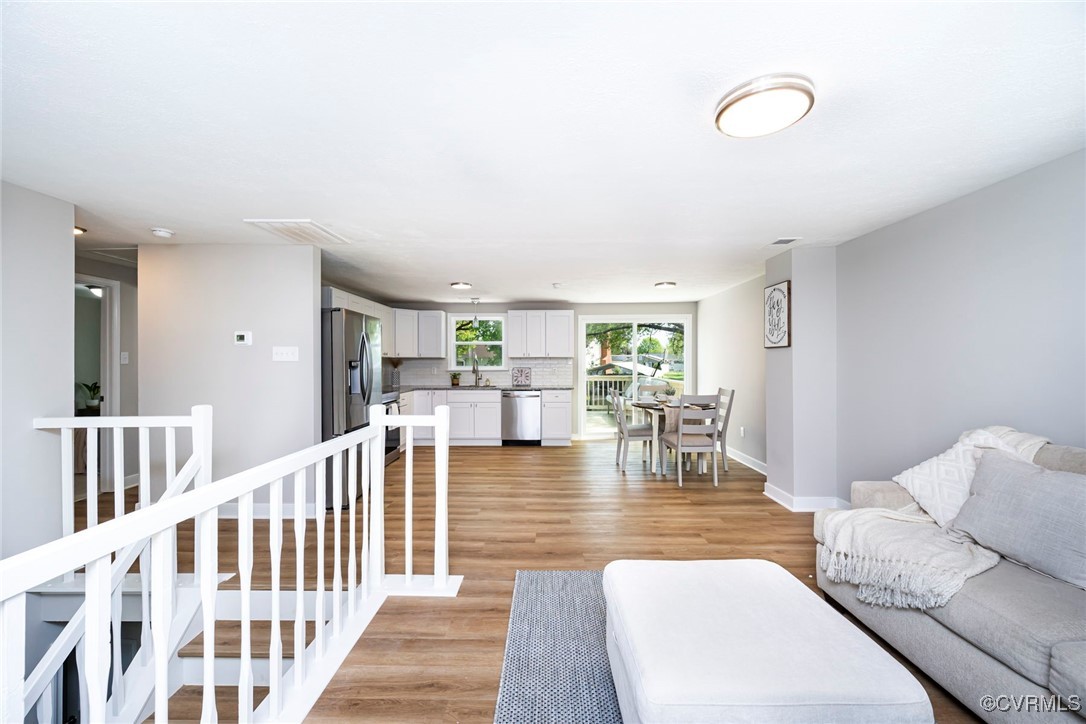2821 Remington Road Henrico, VA 23231 - Photo 8 of 24 a living room with furniture and a table