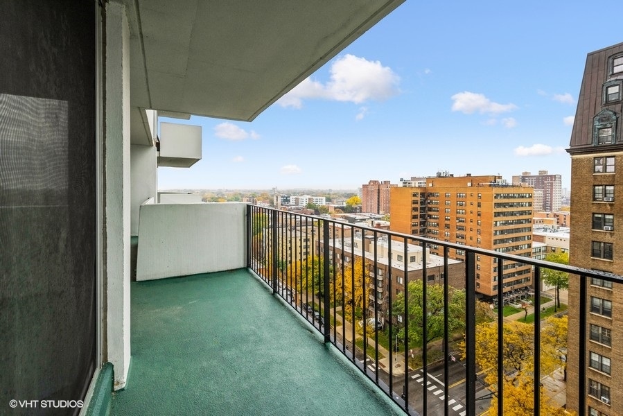 6033 North Sheridan Road, Unit 12K Chicago, IL 60660 - Photo 11 of 11 a view of balcony with city view