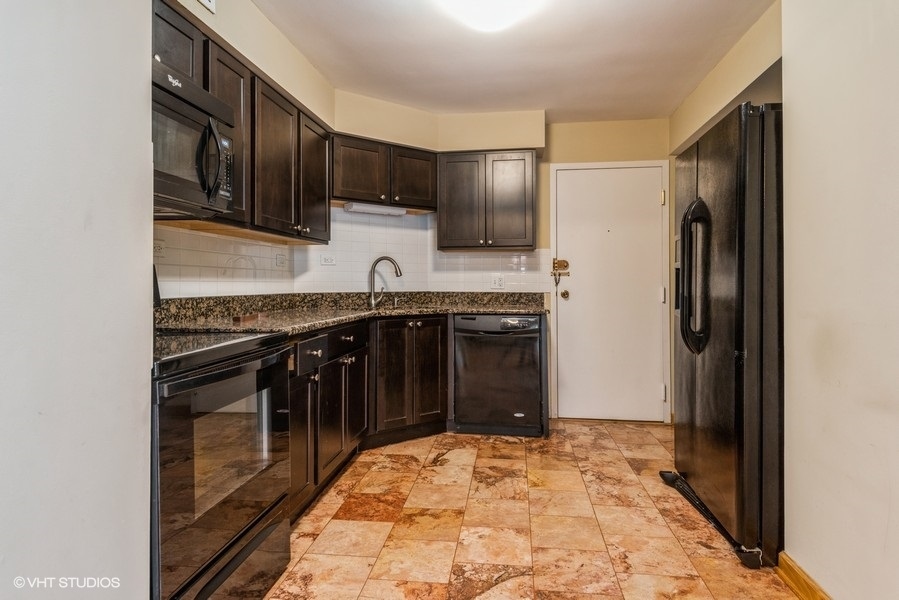 6033 North Sheridan Road, Unit 12K Chicago, IL 60660 - Photo 4 of 11 a kitchen with stainless steel appliances granite countertop a stove and a sink