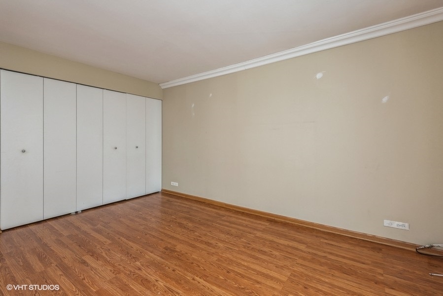 6033 North Sheridan Road, Unit 12K Chicago, IL 60660 - Photo 7 of 11 a view of an empty room with wooden floor