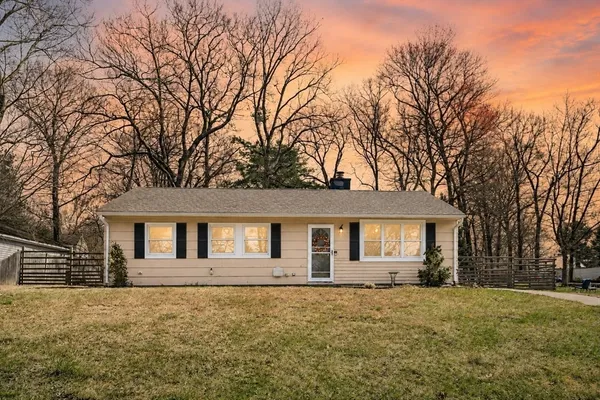 $469,900 | 5 Crestwood Avenue, Plainville, MA 02762