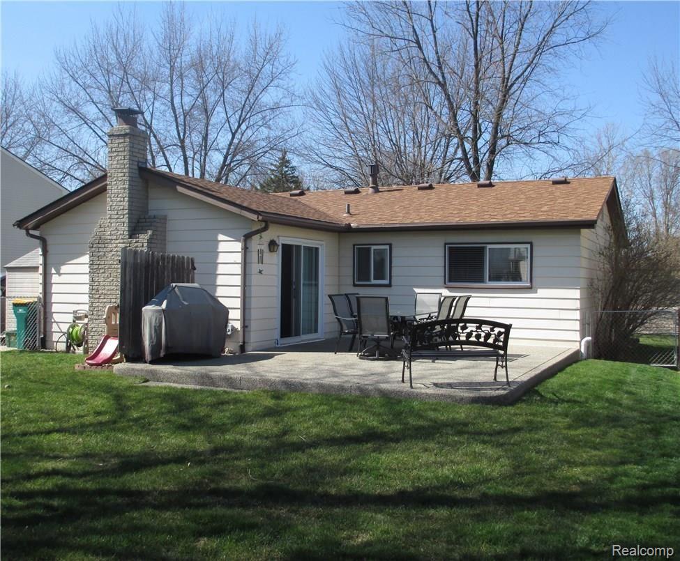 34648 Devonshire Road New Baltimore, MI 48047 - Photo 2 of 29 IMG_1927.JPG