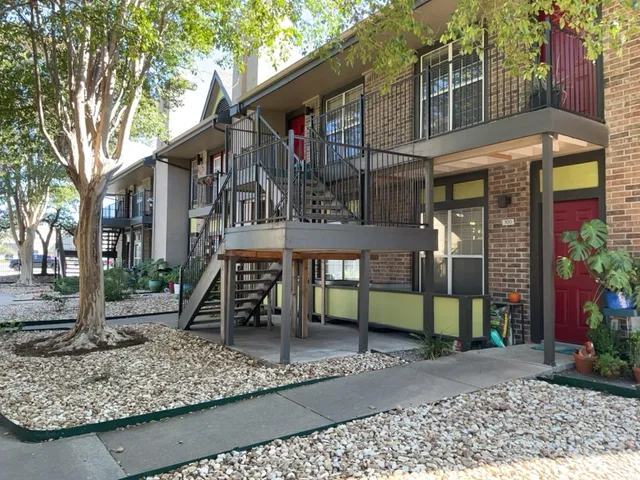 $1,075 | 7685 Northcross Drive, Unit 704, Austin, TX 78757