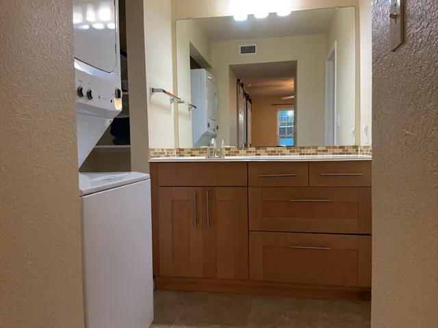 $1,075 | 7685 Northcross Drive, Unit 704, Austin, TX 78757