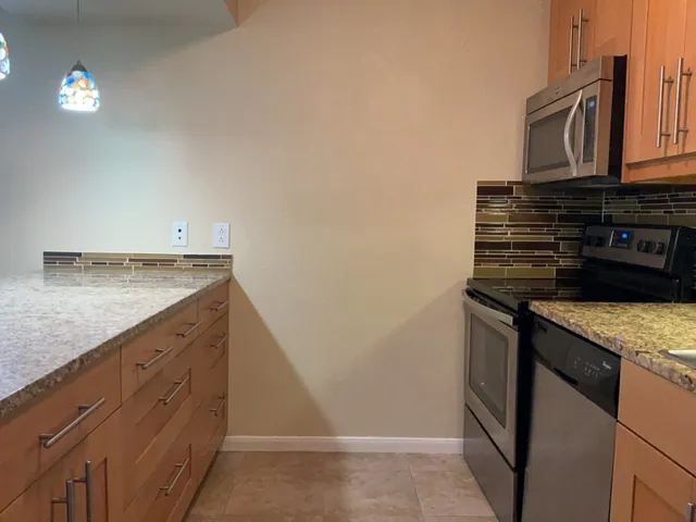 $1,075 | 7685 Northcross Drive, Unit 704, Austin, TX 78757